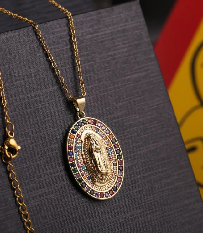 Hermoso collar Bendito